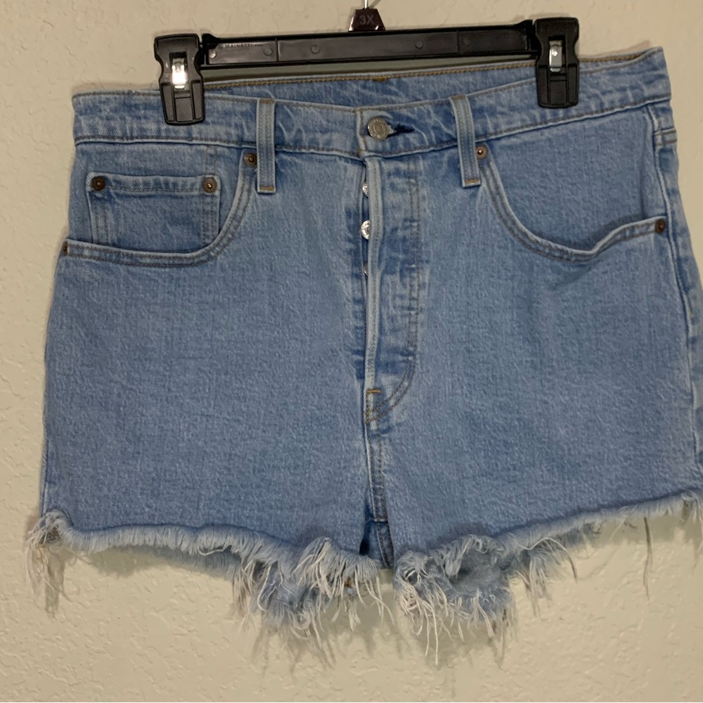 Women’s LEVIS button fly 501 denim shorts